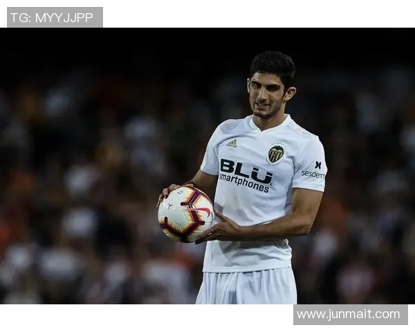 狼堡中场马耶尔回应转会传闻称更倾向西甲比赛风格